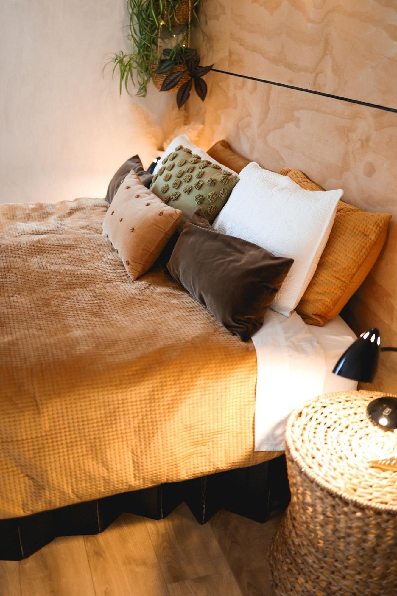 Kaitake Kabana - Unique, Off-Grid, Studio Retreat Oakura Bagian luar foto