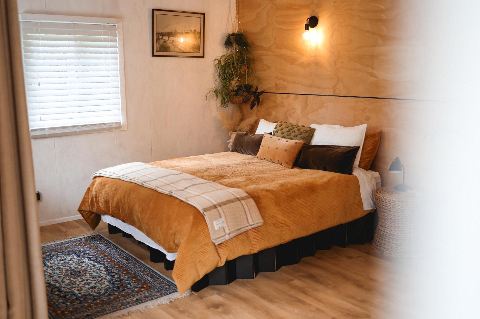 Kaitake Kabana - Unique, Off-Grid, Studio Retreat Oakura Bagian luar foto