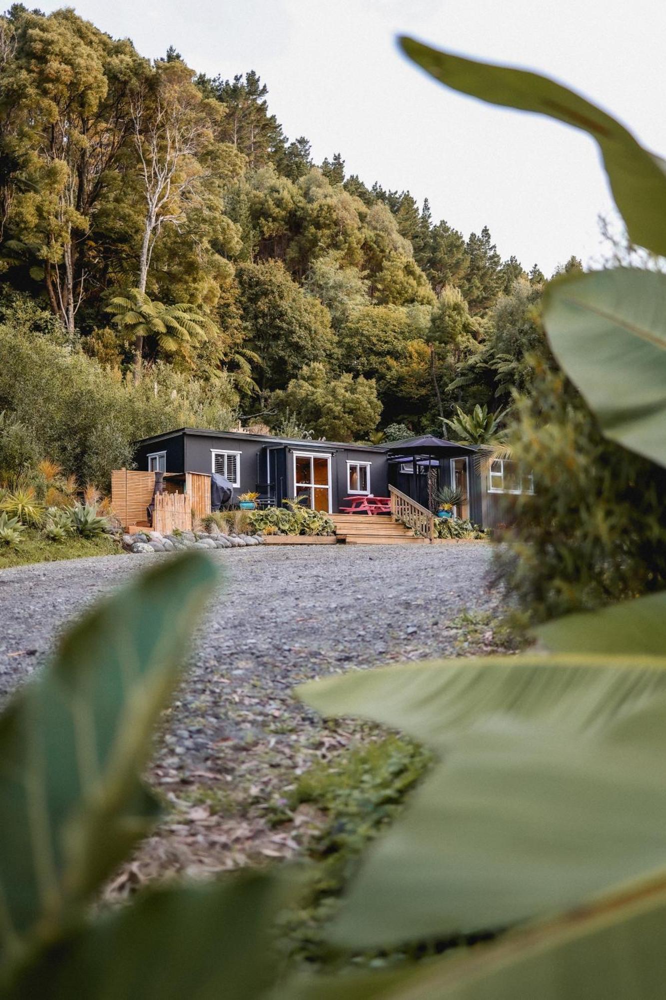 Kaitake Kabana - Unique, Off-Grid, Studio Retreat Oakura Bagian luar foto