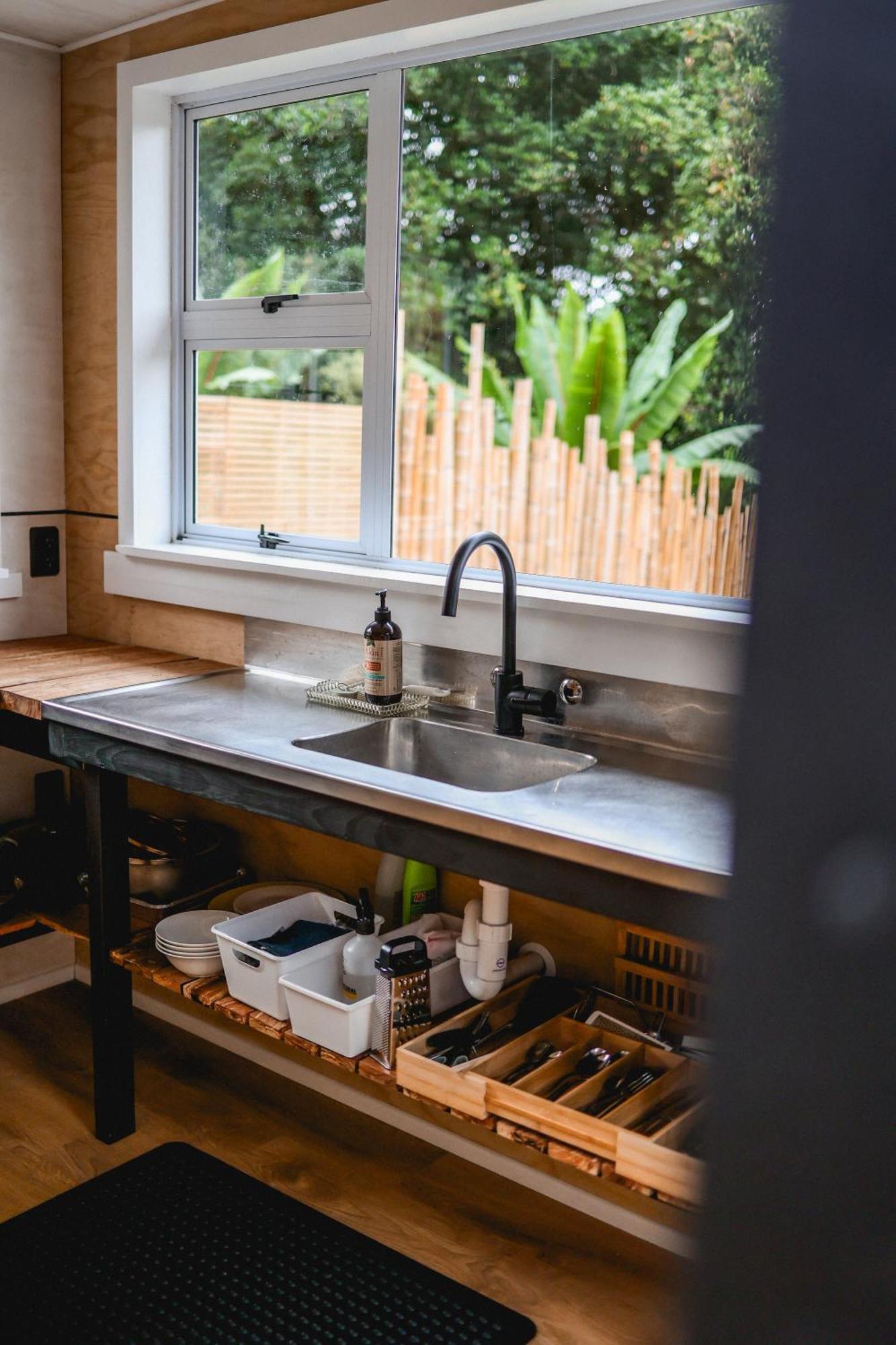 Kaitake Kabana - Unique, Off-Grid, Studio Retreat Oakura Bagian luar foto