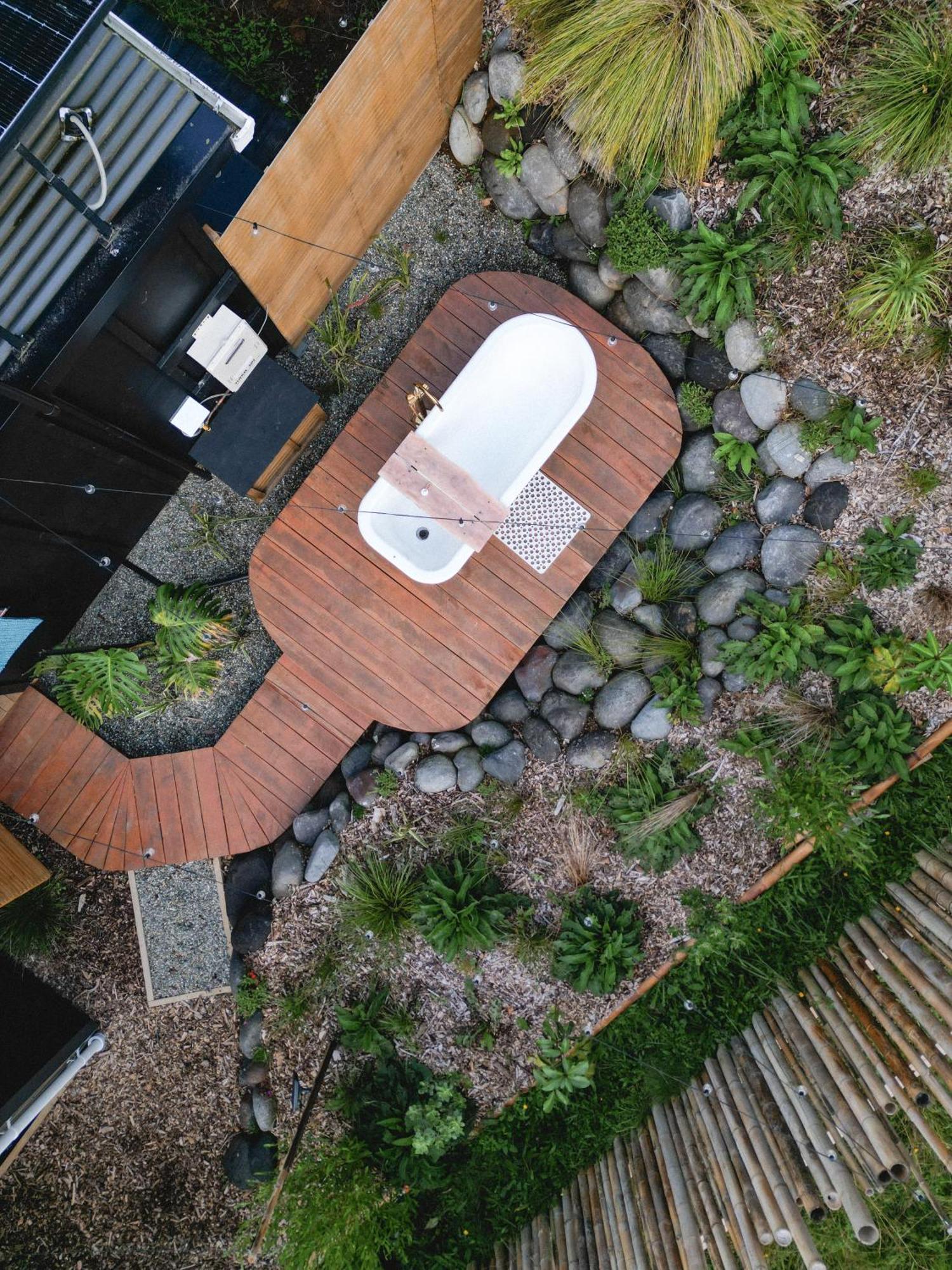 Kaitake Kabana - Unique, Off-Grid, Studio Retreat Oakura Bagian luar foto